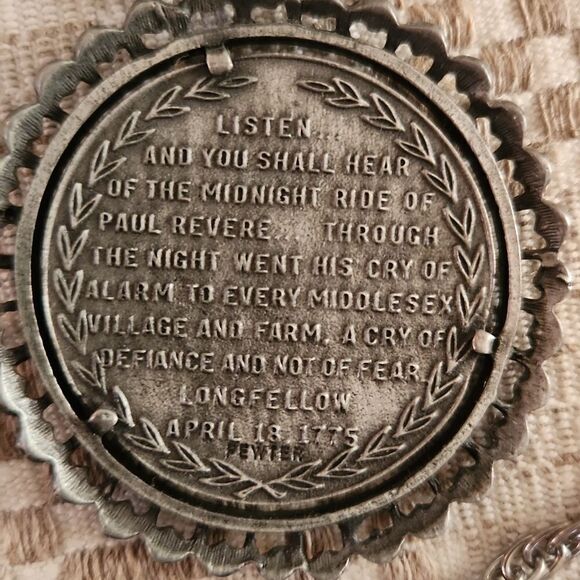 Vintage Commemorative American Bicentennial pendant necklace of pewter - Picture 3 of 3